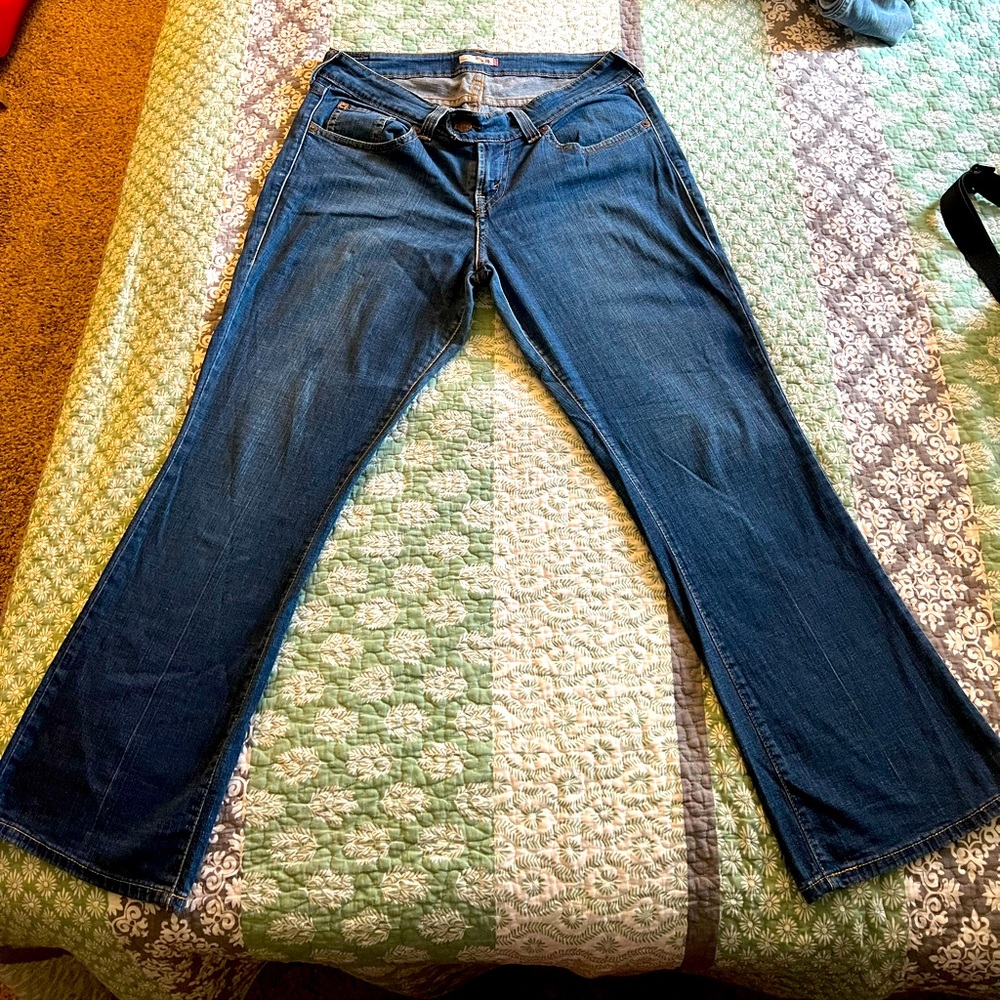 Levi’s women’s Flare 542’s!! 16W